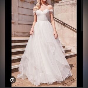 Whitesize 16 wedding dress special order never worn new with tags